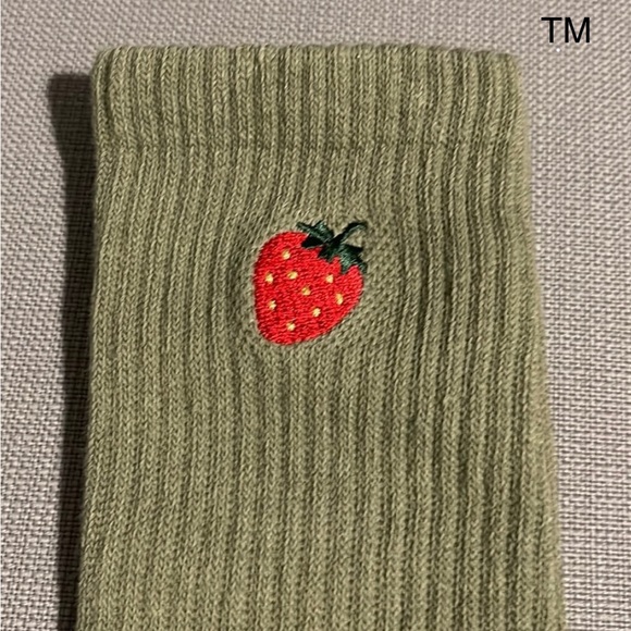 ON SALE! - 5 Pairs of Comfy Embroidered Compression Crew Socks - Picture 2 of 7